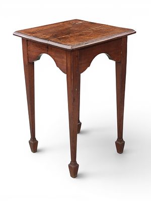 TABLE STAND BY JOHN SHEARER, MARTINSBURG (WEST) VIRGINIA. 1790-1820, walnut. Molded top over a 