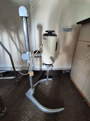 הומונגנייזר מעבדתי יצרן WOODROW דגם WM2 חד פאזי . ההומונגנייזר מגיע עם סטנד WOODROW WM2.