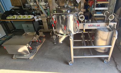 מטחנה/מגרדת ניידת של RUBITEC AG לחומרים יבשים ורטובים המטחנה יודעת לעבוד באופן רציף ומנתי מגיע 