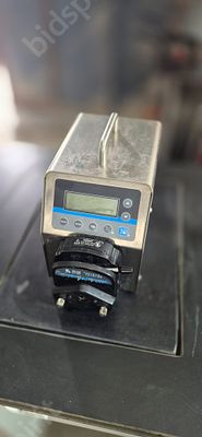 משאבה פריסטלטית קומפקטית ואמינה, מיועדת לשאיבה והזרמה מדויקת של נוזלים בתהליכי ייצור, מעבדה ותעשייה.