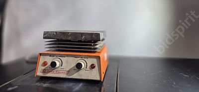 פלטת חימום עם מערבל מגנטי (Hot Plate Magnetic Stirrer), מתאימה למעבדות, מוסדות לימוד