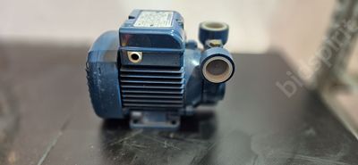 משאבת מים חשמלית Pedrollo דגם PQ 60, חד־פאזית 230V, הספק 0.37kW.ספיקה עד כ-40 ליטר/דקה