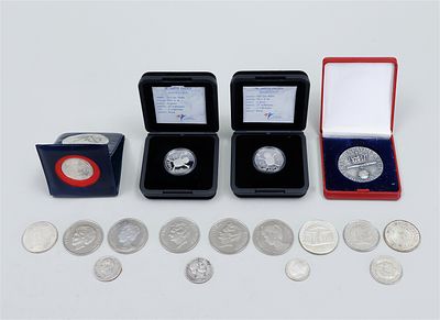 A collection of various coins in silver, among others, including a so-called misstrike.