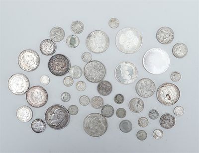A collection of various silver coins, consisting of Dutch guilders, rijksdaalders, 10 guilders 