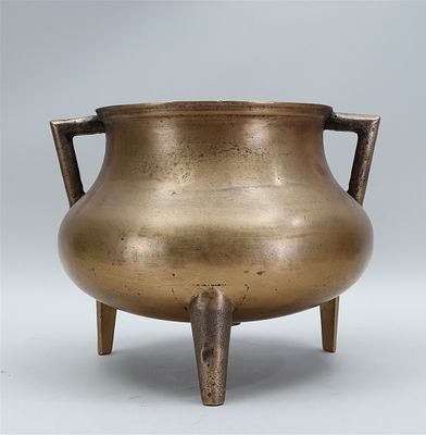 Large bronze cooking pot (grape), standing on three legs and fitted with two handles. Germany 