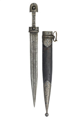 Кинжал с ножнами, Кавказ. Прибор кинжала изготовлен из серебра и украшен растительным орнаментом 