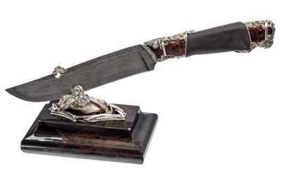 Нож с подставкой "Танцующий", Россия, 21 век. Авторы: Добрин Е. Ю., Кочарян Р. К. Нож: общая 