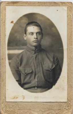 Фото военнослужащего, СССР, 1920-е гг. Размеры: 105 х 165 мм.