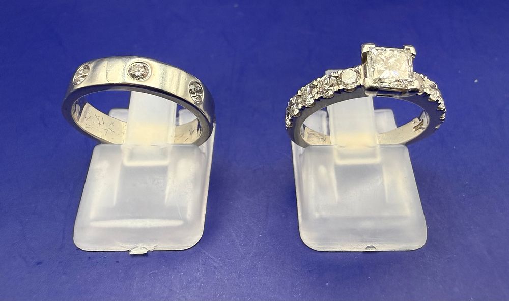 Live In Person and Online Vintage Antiques and Collectables Auction including Gold, Silver, Coins, Furniture, Mirrors, Brassware, Cameras, Glass & More!