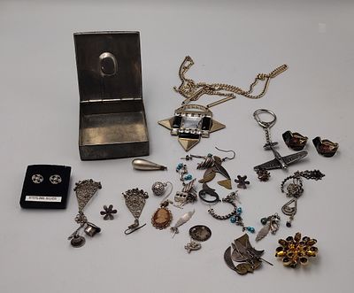 Interesting Collection of Vintage and Antique Jewellery and Trinkets Including Some Silver and 