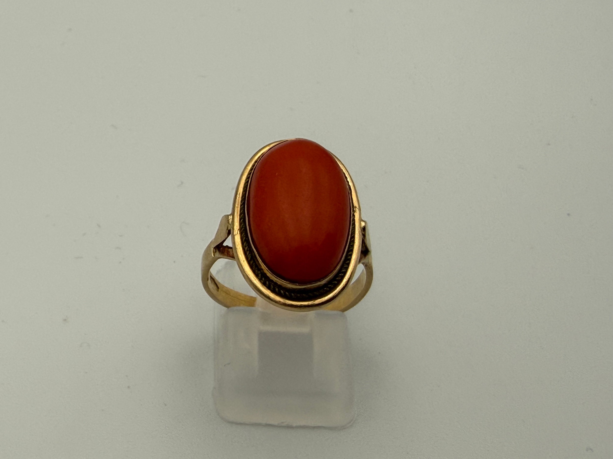 Vintage 18ct Gold 750 Oval Red Coral Cabochon Ring With Rope Twist Border