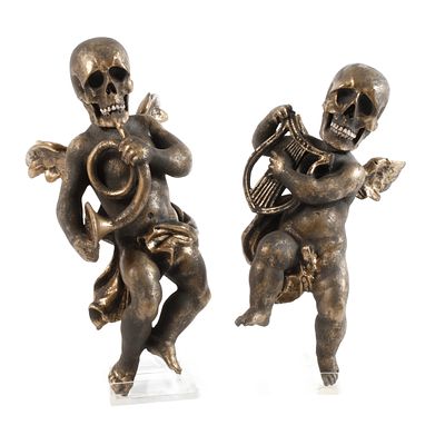 Memento Mori 20. Jh., Holz geschnitzt, gefasst und goldbronziert, makabres Duo musizierender