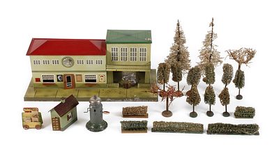 Konvolut Eisenbahnzubehör1930er Jahre, teils gemarkt, Blech und Masse farbig gefasst, passend
