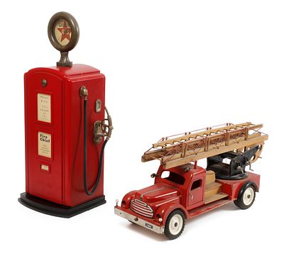 Hedo großer Feuerwehr-Leiterwagen und ZapfsäuleHerbert Dohnalek oHG Westerburg im Westerwald