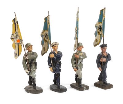 Vier Massesoldaten als Fahnenträgerum 1940, gemarkt Lineol und Elastolin, Masse farbig gefasst,