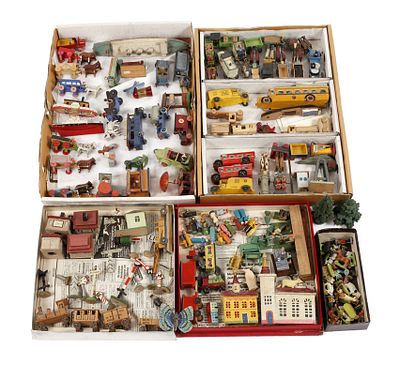 Sammlung Miniatur-Spielzeug ErzgebirgeSeiffen, meist 1. Hälfte 20. Jh., Holz gedrechselt