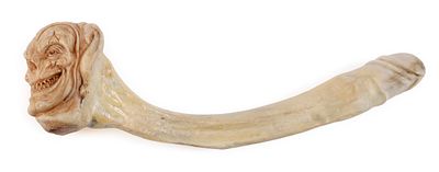 Schnitzerei Erotikanzl., Hirschhorn beschnitzt, Godemichet mit anmodelliertem Griffstück in 