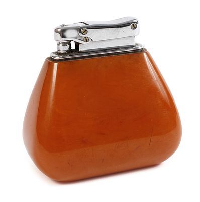 Feuerzeug BernsteinMitte 20. Jh., gemarkt Ibelo Monopol, konisch zulaufender Bernsteinkorpus mit 