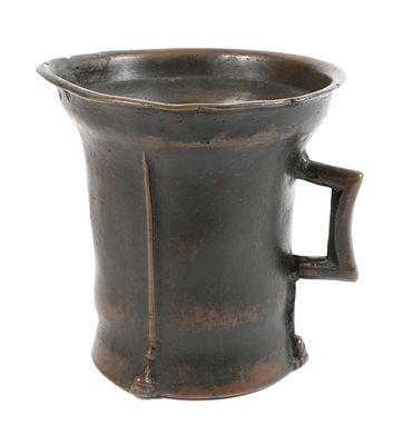 Gotischer Bechermörsersüddeutsch, 15. Jh., Bronze gegossen, dunkel patiniert, zylindrischer 