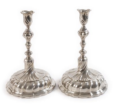 Paar barocke SilberleuchterMitte bis 2. Hälfte 18. Jh., Silber gestempelt mit Beschaupunze 