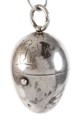 Silber-Ei mit Nähutensilien Englanddatiert 1873, Beschaupunze Lion Passant mit Stadtmarke 