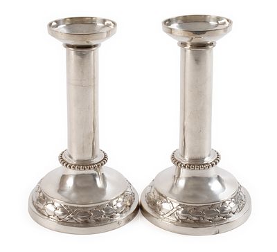 Paar Berliner SilberleuchterEnde 18. Jh., Silber gestempelt mir Berliner Bär, Meisterzeichen 