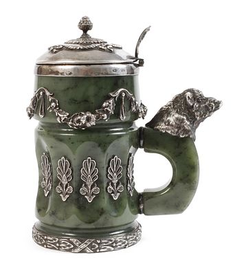 Seltener Humpen aus Silber und NephritEnde 19. Jh., Silber mit gestempelter Kokoschnikmarke mit 