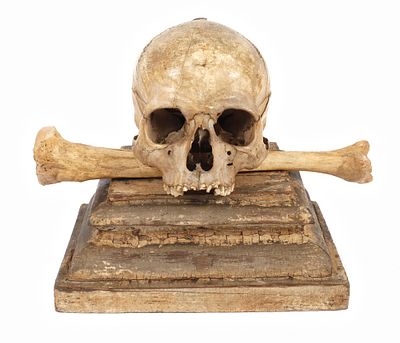 Barockes Memento Mori. Barockes Memento Mori wohl 18. Jh., getreppter Sockel aus massivem 