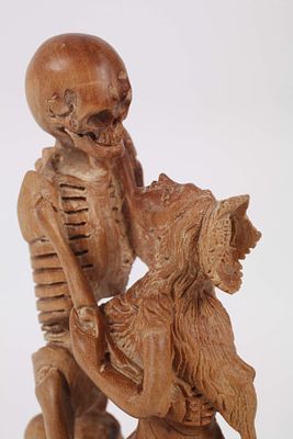 Der Tod und das M&auml;dchen. Der Tod und das M&auml;dchen 20. Jh., Wurzelholz minuti&ouml;s beschnitzt 