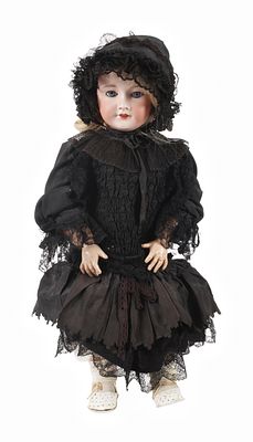 Gro&szlig;e franz&ouml;sische Porzellankopfpuppe. Gro&szlig;e franz&ouml;sische Porzellankopfpuppe um 1900, gemarkt 