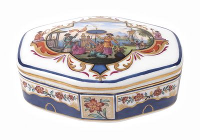 Gaunitz Dresden Deckeldose mit Chinoiserie. Gaunitz Dresden Deckeldose mit 