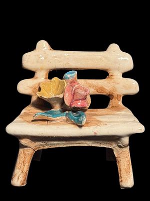 Miniatura in Ceramica a Forma di Panchina. Panchina ceramica, fiori rilievo colorati, buone