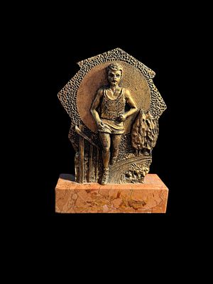 Trofeo podista vintage bronzo/marmo Merano. Vintage anni ‘70/’80, base marmo rosa, atleta bronzo