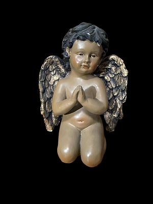 Angelo in legno 20 cm. Angelo inginocchiato, ali dorate, artigianato alpino, dettagli raffinati.
