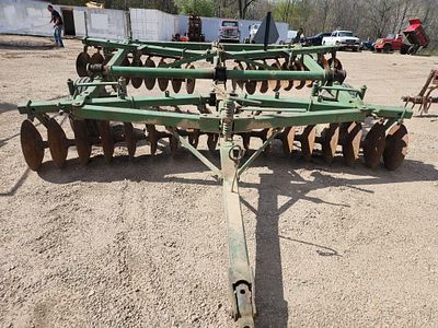 1120 John Deere BWF 12 Disk. This John Deere BWF 12' disk is a nice older tillage piece that has 