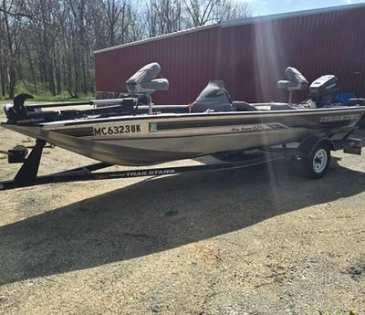 17.5' Bass Tracker-trolling motor lots & of extras. This 17.5' Bass Tracker is a nice fishing 