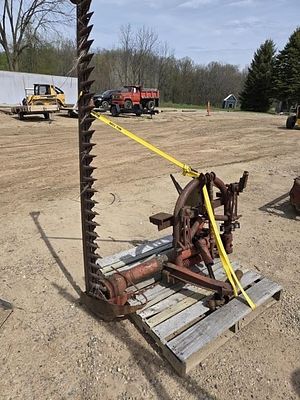 7' sickle bar three point mower. This 7' 3-point sickle bar mower is a handy older mowing 