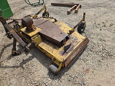 3pt King cutter 72" Finish mower. This King Kutter 72" finish mower is a 3-point mower that 