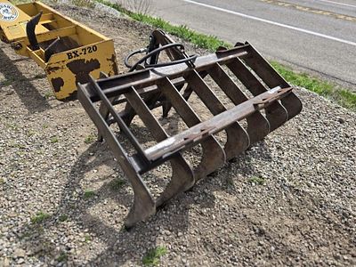 Viper 48" Grapple universal quick attachment. This Viper 48" grapple is a handy attachment for 