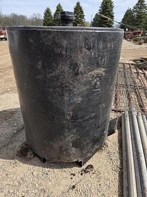 Large oil or fuel tank storage 300gal ++. This large oil or fuel storage tank appears to be 300 