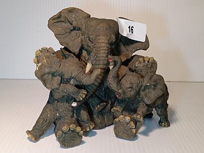 VINTAGE DETAILED GREY ELEPHANT AND 2 BABY FIGURINE