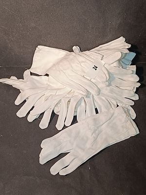 QTY OF WHITE VINTAGE GLOVES