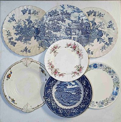 SELECTION OF VINTAGE STAMPED PLATES, INC. OLD CASTLE BY BARRATTS, THE HUNTER BY MYOTT 