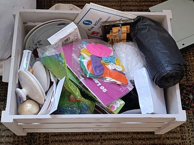 A Qty of Household and Decorative Items -as seen