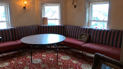 A Vintage L-shaped Banquette Sofa - Approx. 270 cm - 1st part * 140cm. 2nd part * 316 cm 3rd part