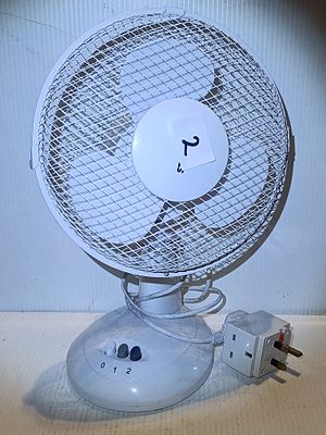 Modern White Plastic 3-Speed Oscillating Desk Fan