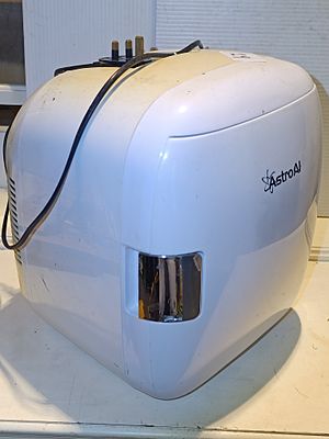 AstroAI Portable Mini Fridge 4-Liter/6-Can