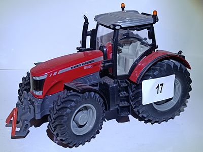 A Massey Ferguson 8680 Dyna-VT 1/32 Scale Model Tractor