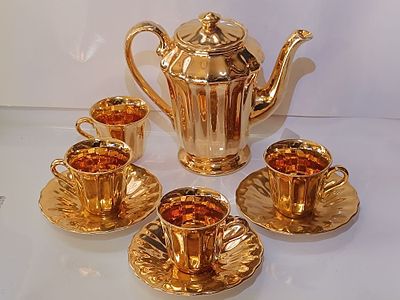A Set of Wade England Gold Lustre Demitasse Coffee/Tea Service