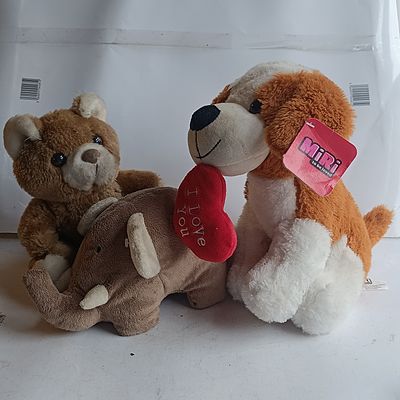A Trio of Contemporary Animal Plush Toys Including a MiRi Puppy Dog